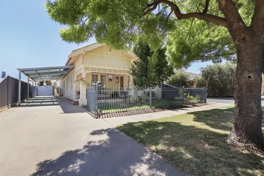 97 Edwardes Street, Deniliquin, NSW 2710