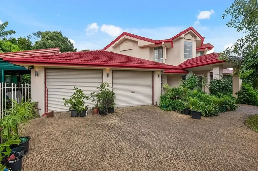 Bridgeman Downs 5 Bedroom 1236sqm Block with a Large Family Home!