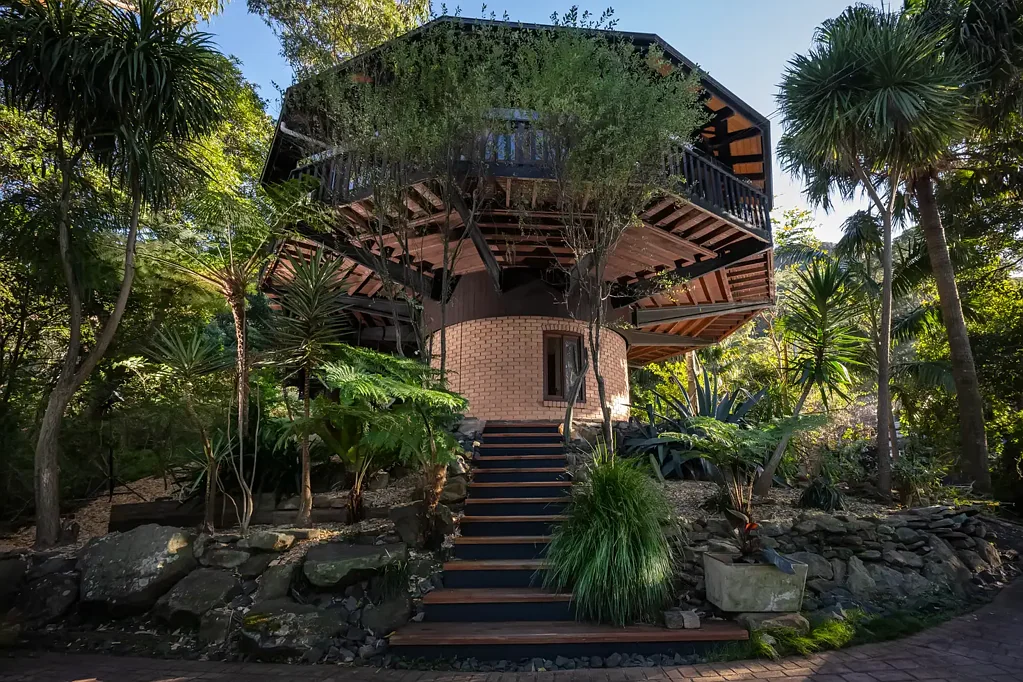 Coalcliff 4房 悬崖之上 4卧雪松木住宅 自然采光 开阔视野 Architectural Marvel Overlooking the Sea