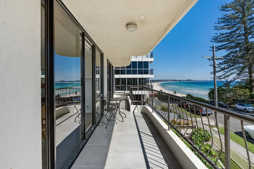 Coolangatta 2غرفة نوم North-Facing Coastal Living 150 Metres from Kirra Beach