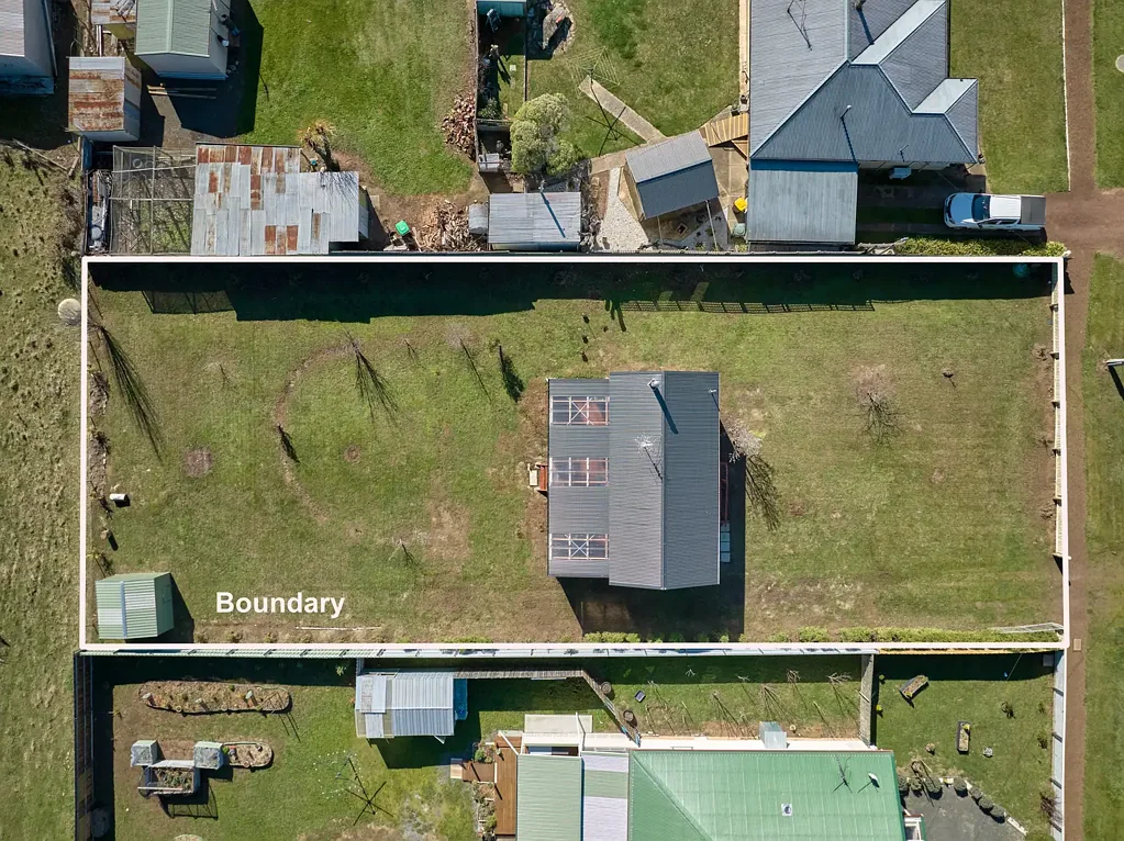 Ross 1Zimmer A Little Ross Gem with a Big Backyard