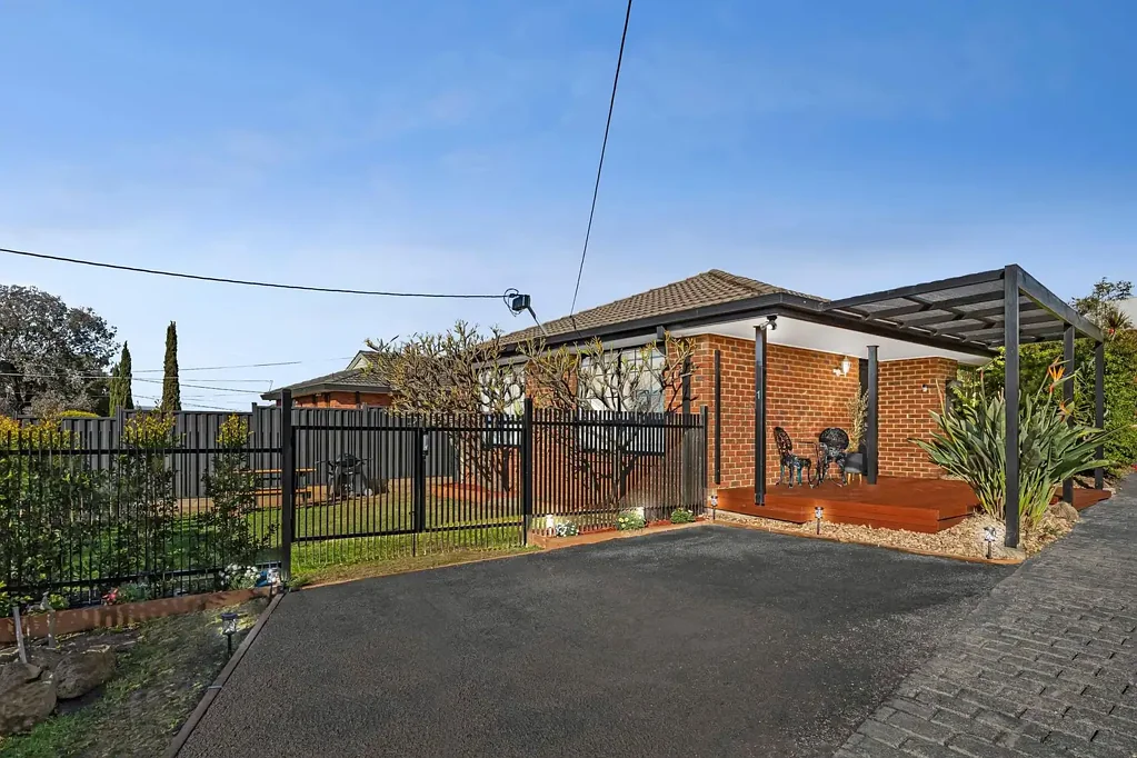 1/17 Tasman Avenue, Strathmore Heights, VIC 3041