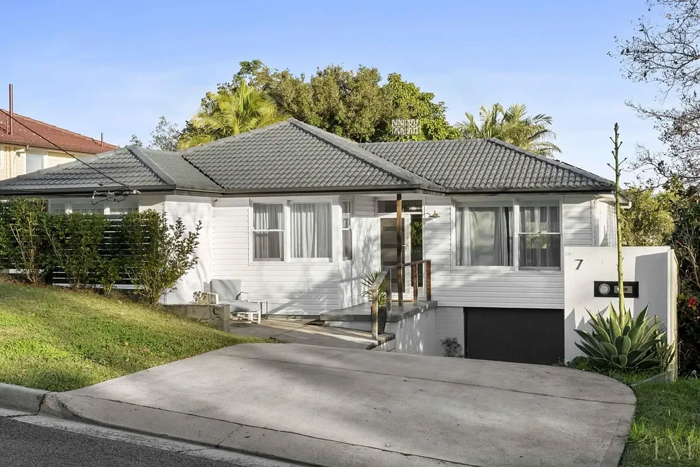 Belmont North 3غرفة نوم Privacy, Style and Versatility in a peaceful cul-de-sac.