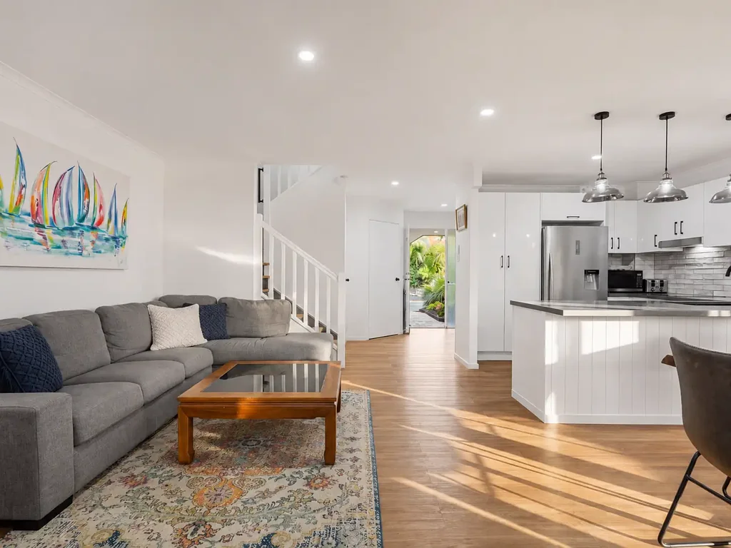 Highland Park 3 Slaapkamer Renovated to Perfection - Simply Move In & Enjoy!