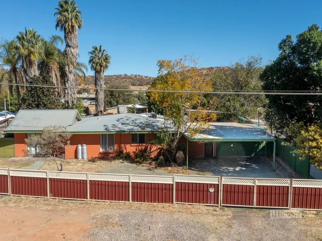 Braitling 4房  A Poolside Retreat on Campbell Street – Dive into Comfort!