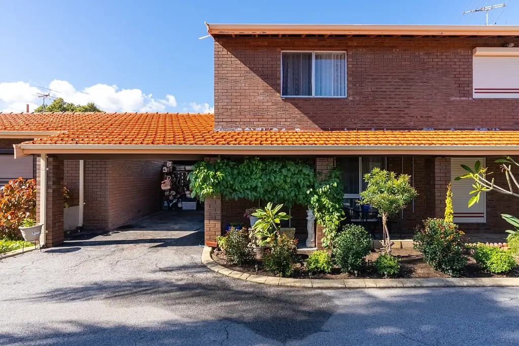 Dudley Park 2 Bedroom Convenient living by the estuary.