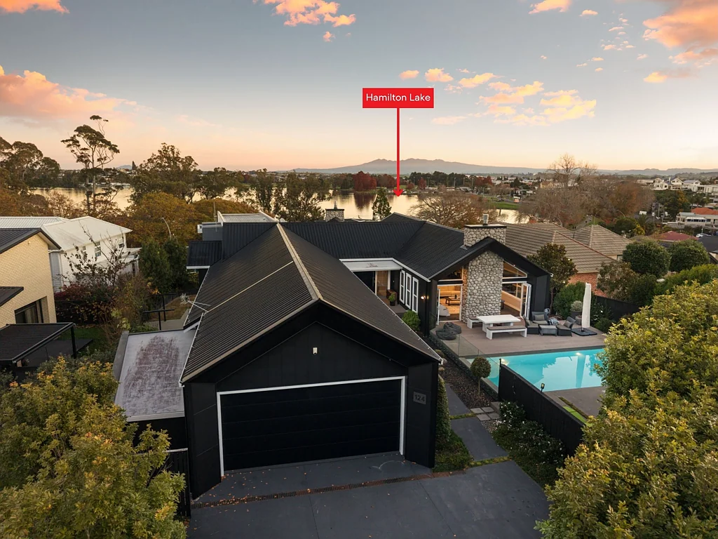 Hamilton Lake 4房  Luxury With A View