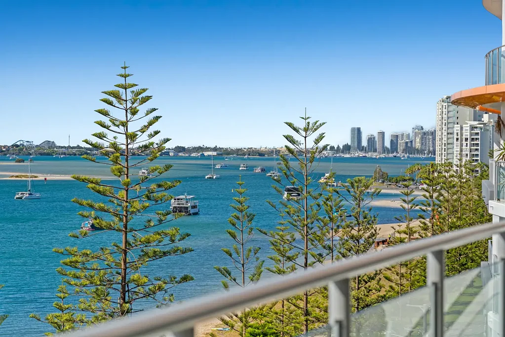 Biggera Waters 2部屋 Iconic Broadwater Frontage - Coastal Elegance in a Premier Location