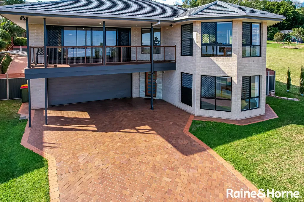 Kingaroy 6ਬੈੱਡਰੂਮ Prestige, Lifestyle & Breathtaking Views at 26 Freeman Court