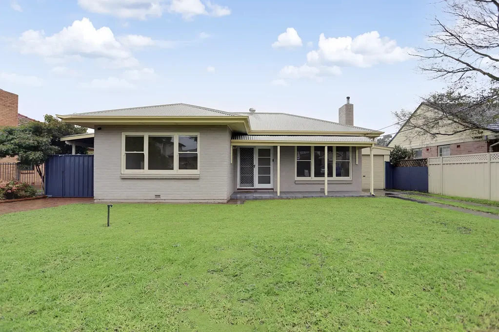 Brighton 2房  Prime Coastal Landholding with Outstanding Future Potential