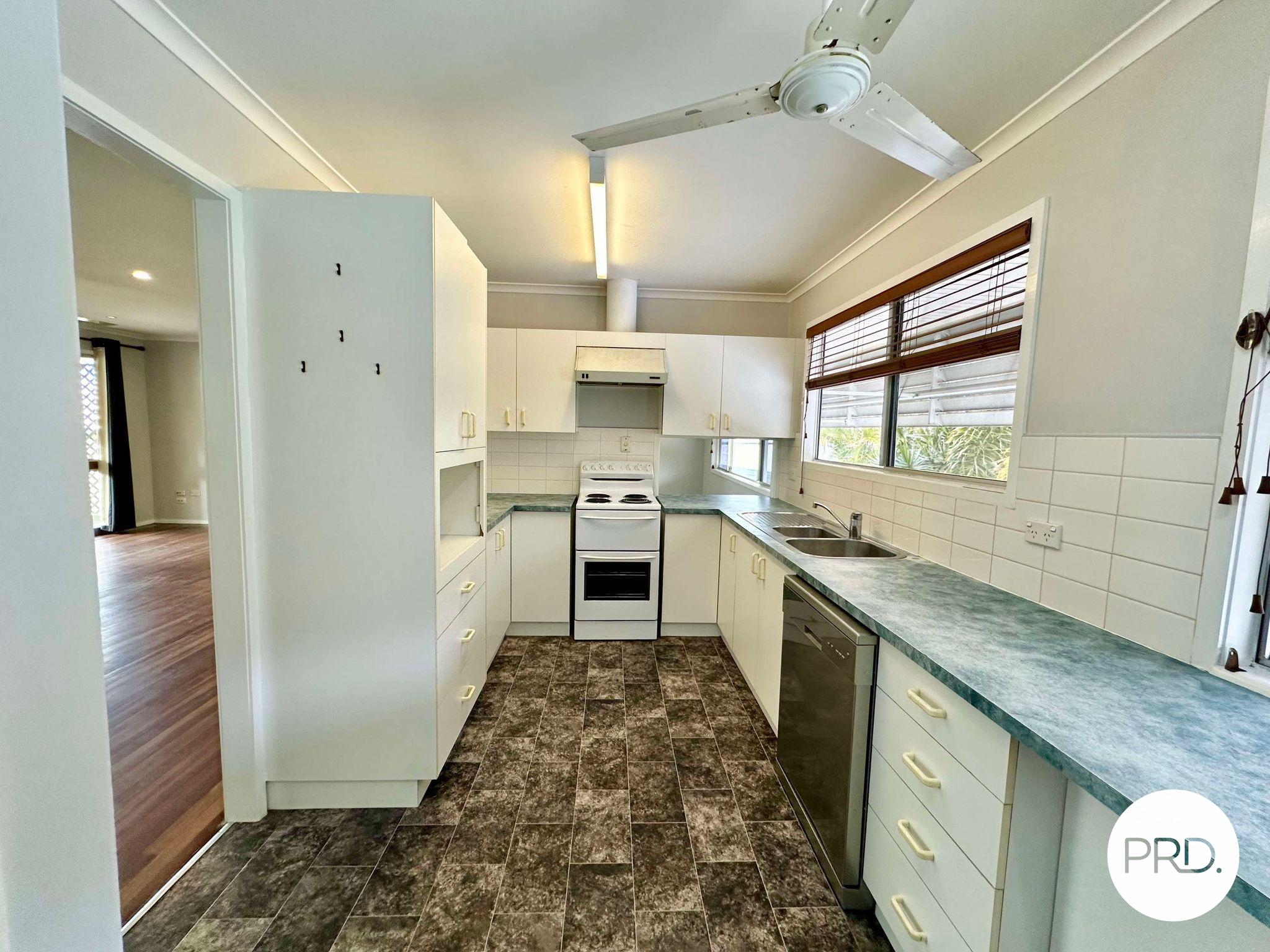 2 AMAROO ST, BOYNE ISLAND QLD 4680, 0房, 0浴, House