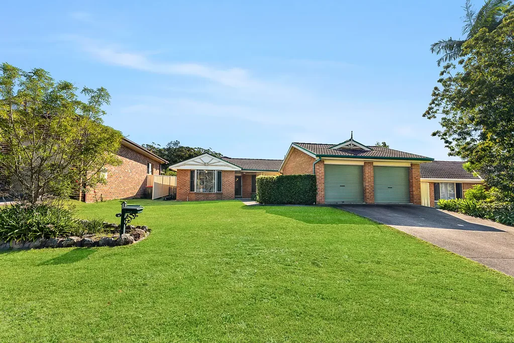4 BEDROOM HOME WITH FAMILY FRIENDLY REAR YARD