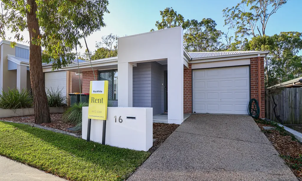 APPROVED APPLICATION:EASY-TO-MAINTAIN HOME IN CLINTON