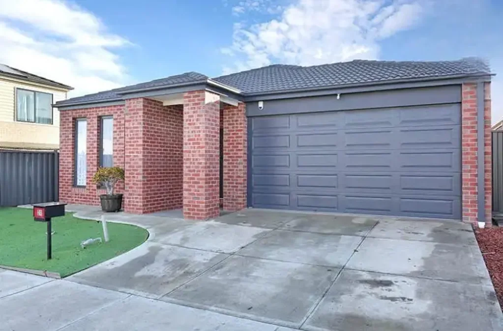 Classic 4BR Home in Tarneit!