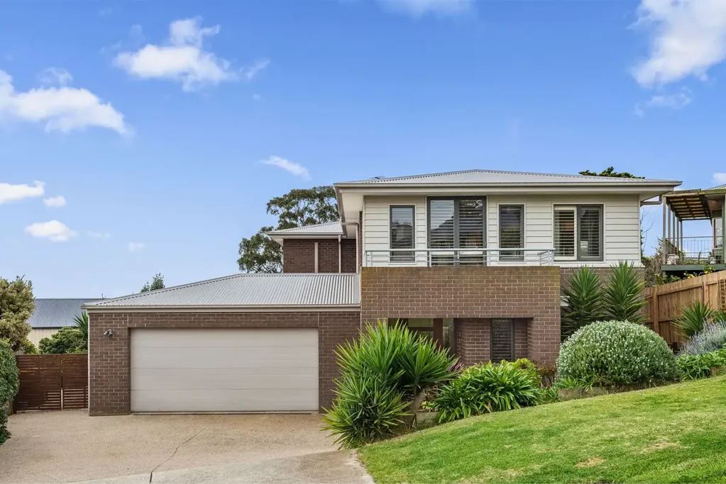 Portarlington 4Moenga Stunning Home with Panoramic Bay Views and Thoughtful Design