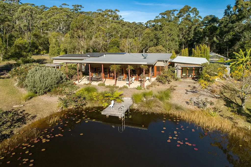 Tarbuck Bay 5침실 Luxury Lake House Living Surrounded by Nature, Privacy & Pristine Coastline