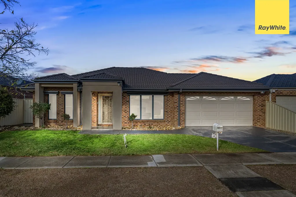 Melton West 3房 宽敞门面设计 多功能生活区域 开放式厨房用餐 室内外娱乐空间 穿行式通道便利 家庭友好位置 Versatile Family Home with Alfresco Entertaining and Rear Access