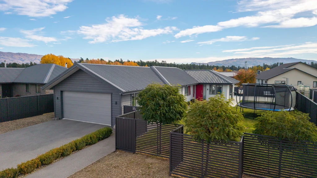 Alexandra 4 Bedroom COMFORT MEETS CONVENIENCE