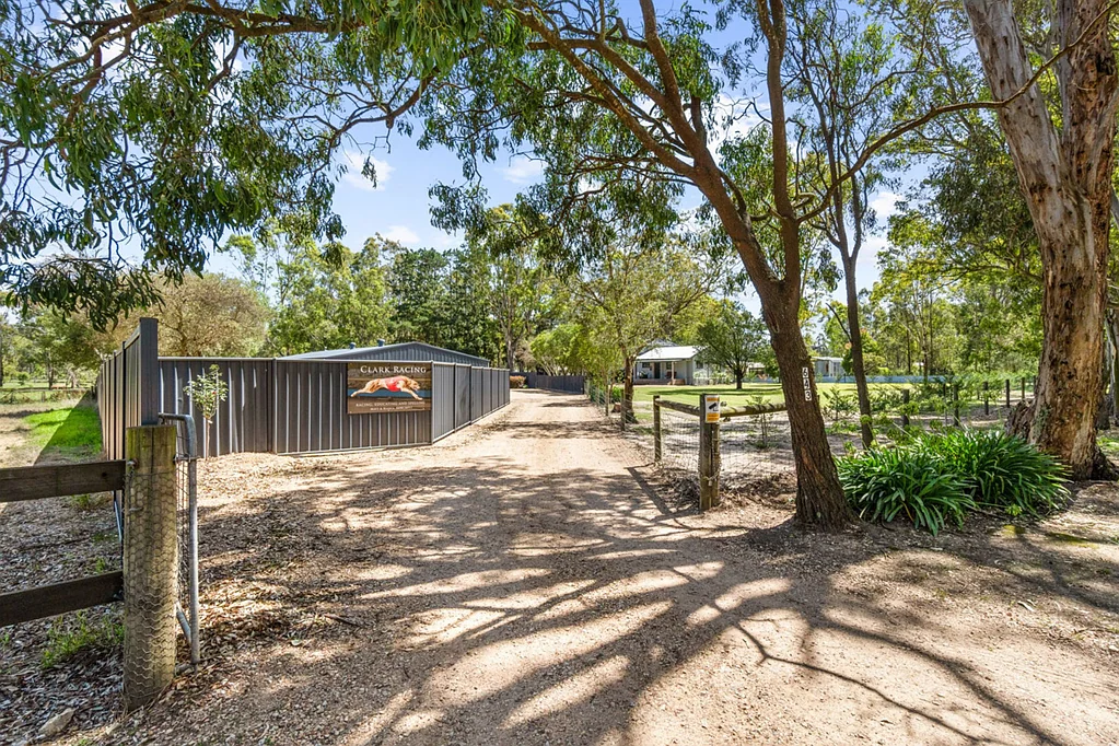 Briagolong 4Moenga Sensational greyhound racing property