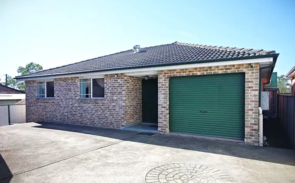 Huge size 3 Bedrooms house for Rent, don’t miss out.