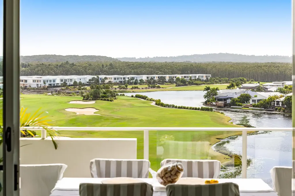 Pelican Waters 2房  Motivated Vendor Relocating Interstate - Great Opportunity, Panoramic Golf Course and Water Views