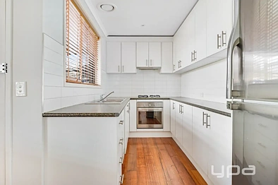 Kusina - 40 VENTNOR CR, COOLAROO VIC 3048