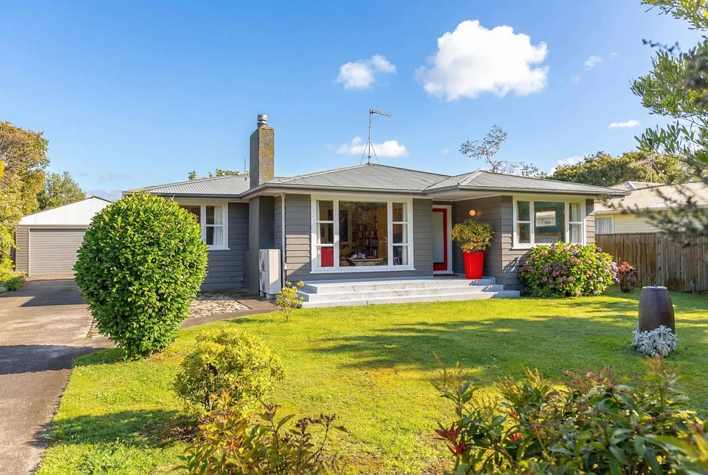 Featherston 3침실 Sunny family living with pool