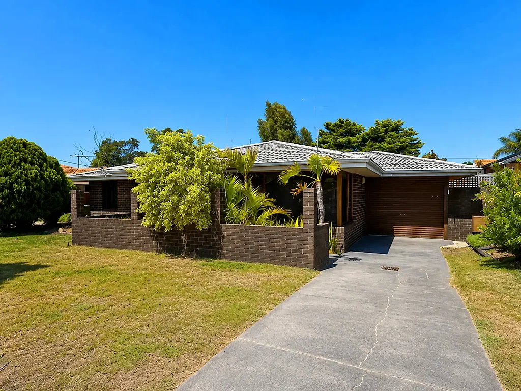 Craigie 3Kwarto Rare 715m² Elevated Block - Live In, Renovate or Explore Development Potential