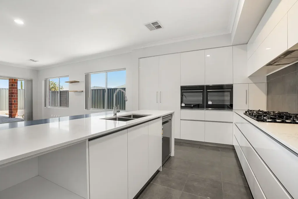 Baldivis 4房  Modern Family Living in the Heart of Baldivis