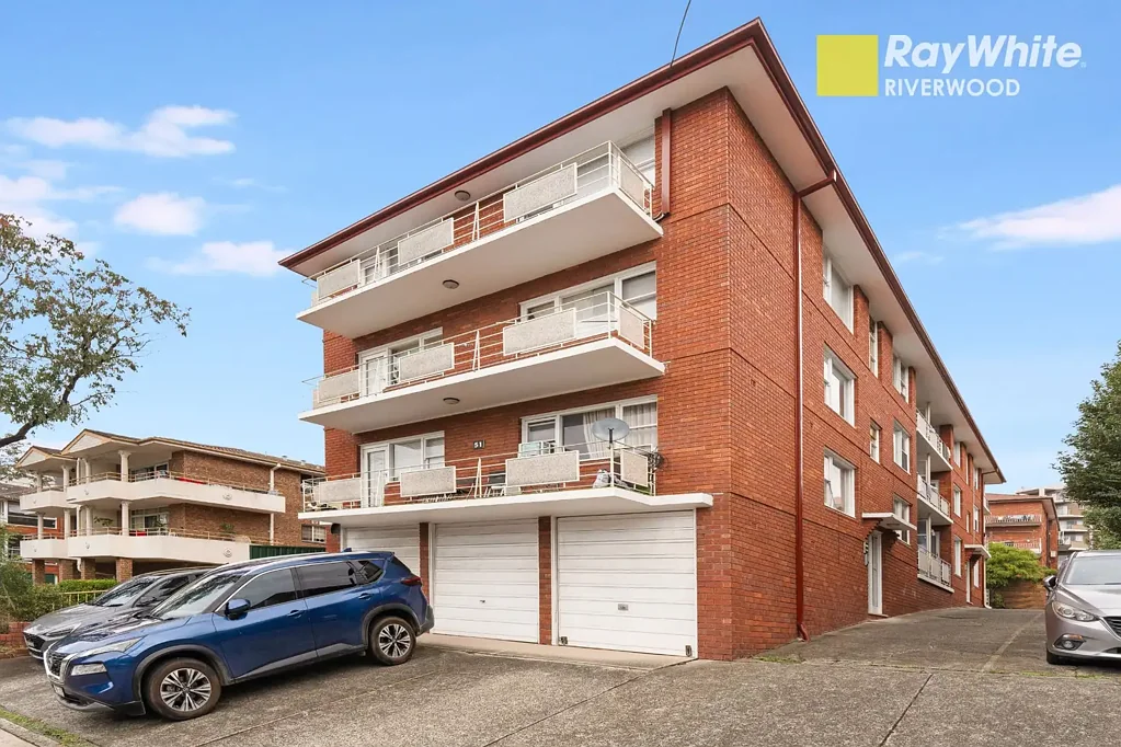 Hurstville 2房 中间楼层穿堂风 两居室维护佳 步行Westfield 公园商店近 公校招生区 便利生活方式 Spacious Two-Bedroom Apartment in an Ultra-Convenient Location