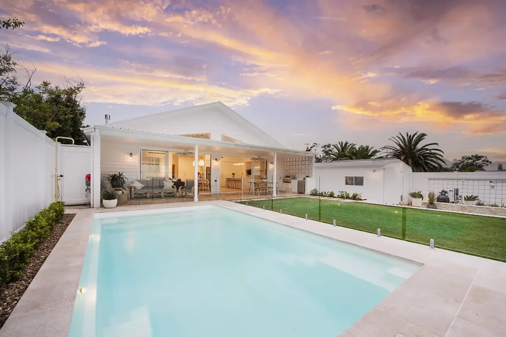 LUXURIOUS EAST MUDGEE, CALIFORNIAN BUNGALOW