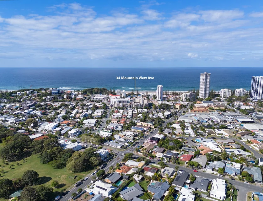 34 Mountain View Avenue, Burleigh Waters, Gold Coast, 4 rūma, 2 rūma horoi, House