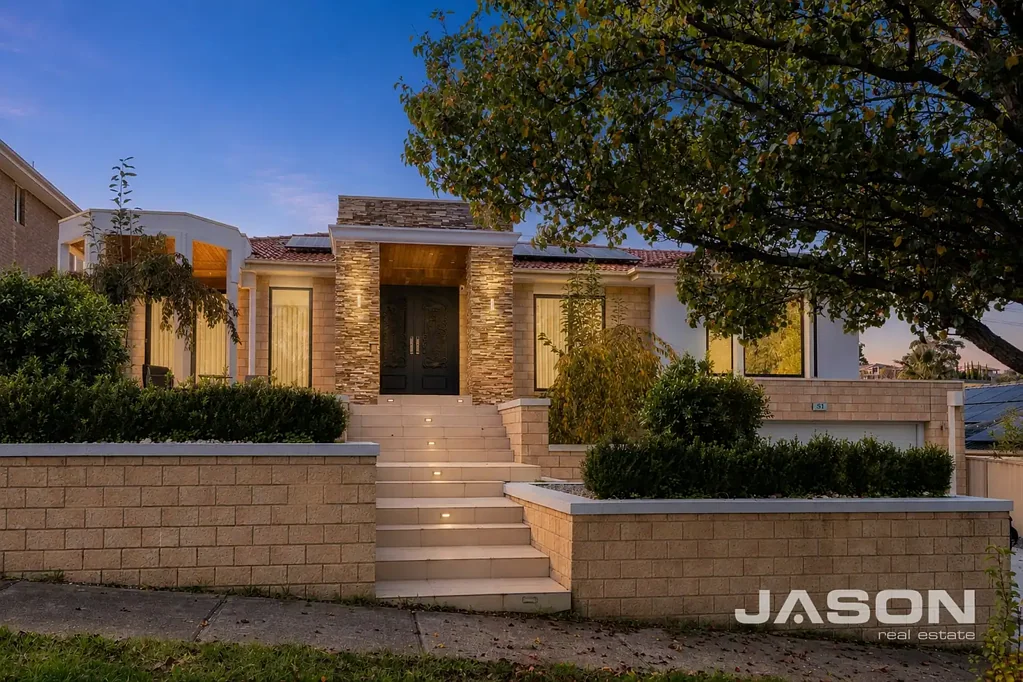 Greenvale 4Zimmer The Ultimate Family Home, 855sqm, Pool, Modern!