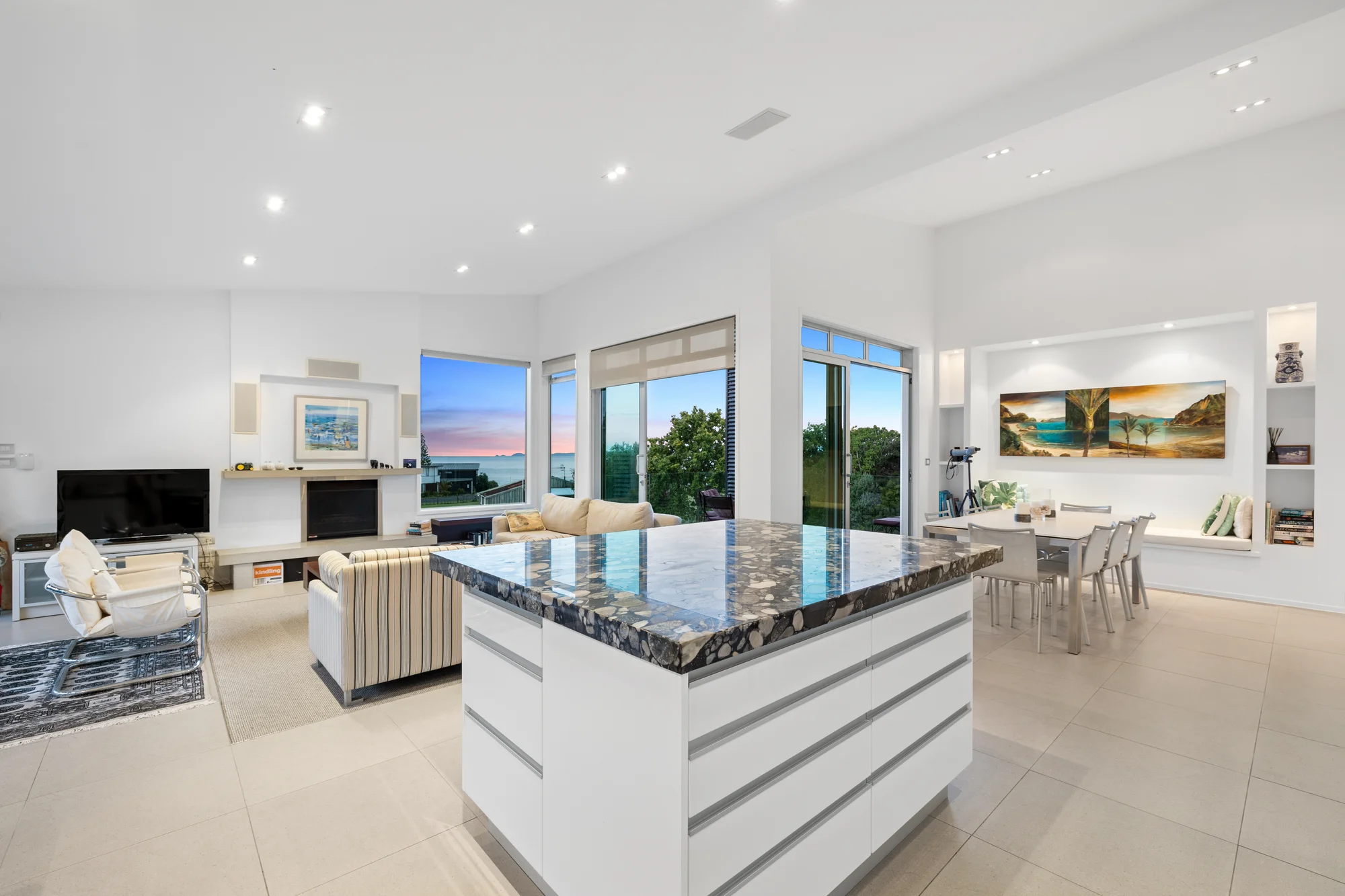 Langs Beach 5 Bedroom Such great value. So close to the beach!