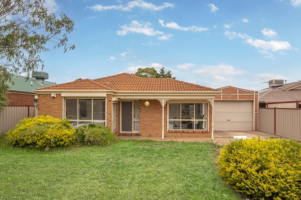 54 Rossiter Avenue, Roxburgh Park, VIC 3064