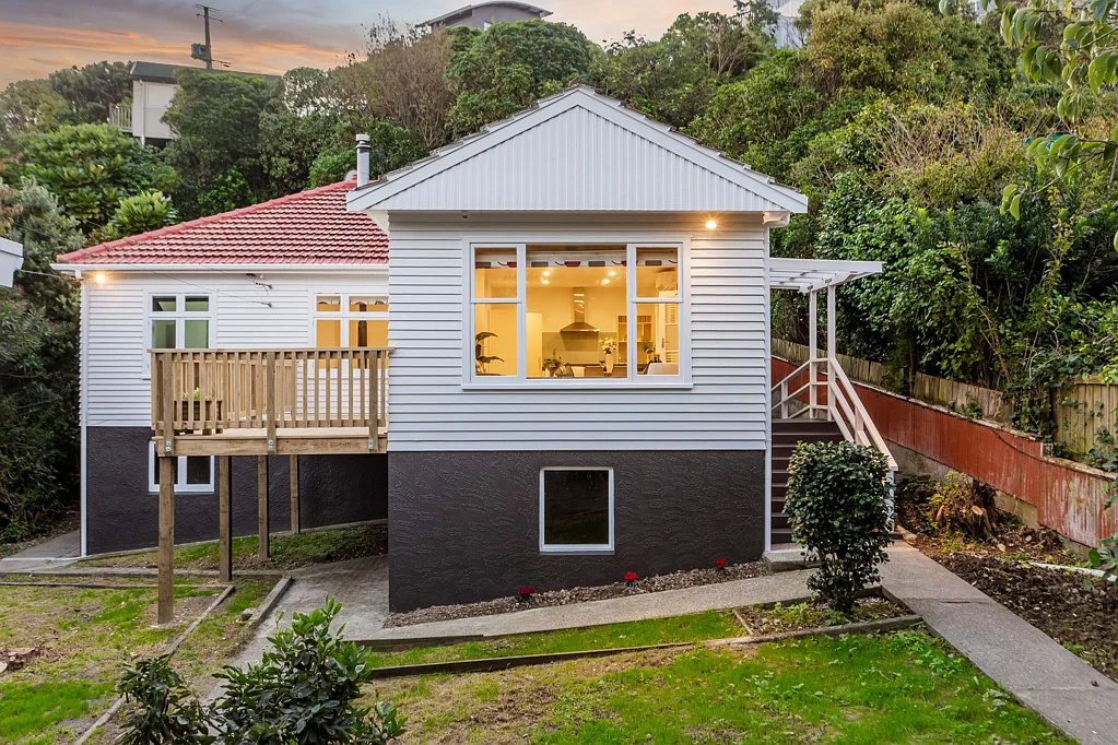 Plimmerton 4房  Character, Comfort & Opportunity