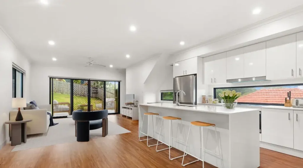 Modern Family Home with Sweeping Mount Gravatt Views