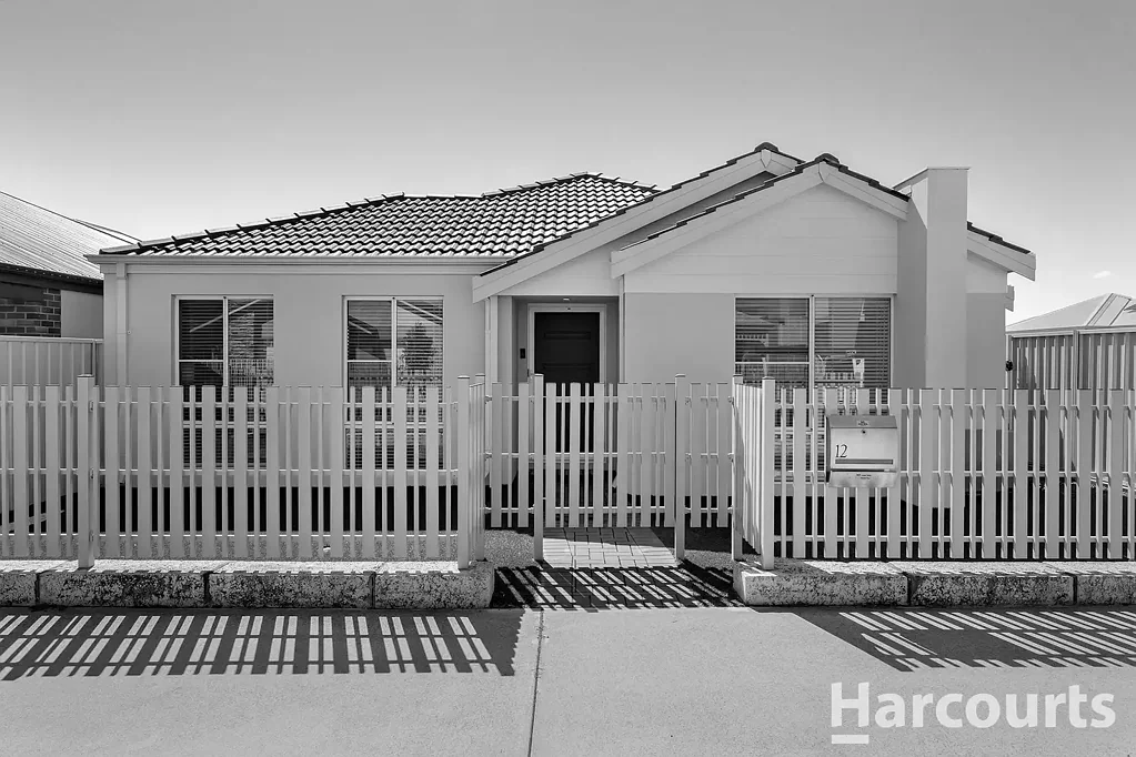 12 Ferrolana Chase, Madora Bay, WA 6210