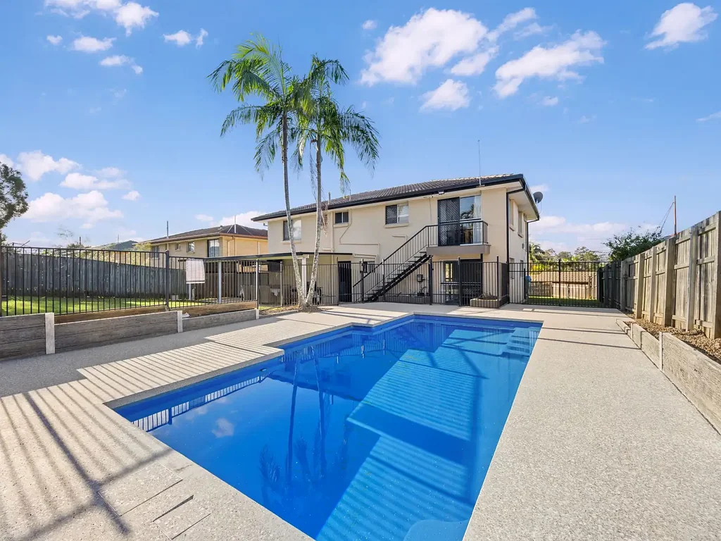 Collingwood Park 4房  Spacious Family Living with Poolside Entertaining in Prime Location