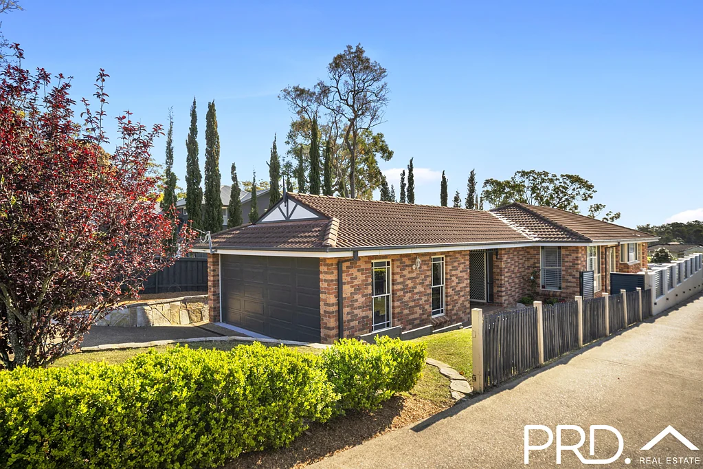 832 Henry Lawson Drive, Picnic Point, NSW 2213