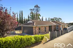 832 Henry Lawson Drive, Picnic Point