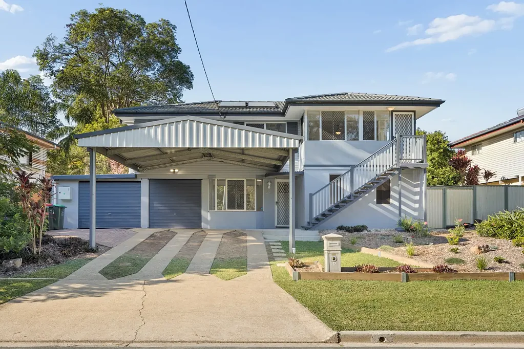 Strathpine 4房 宽敞的家庭生活空间，多功能娱乐区！ Spacious Family Living with Multiple Entertaining Areas!