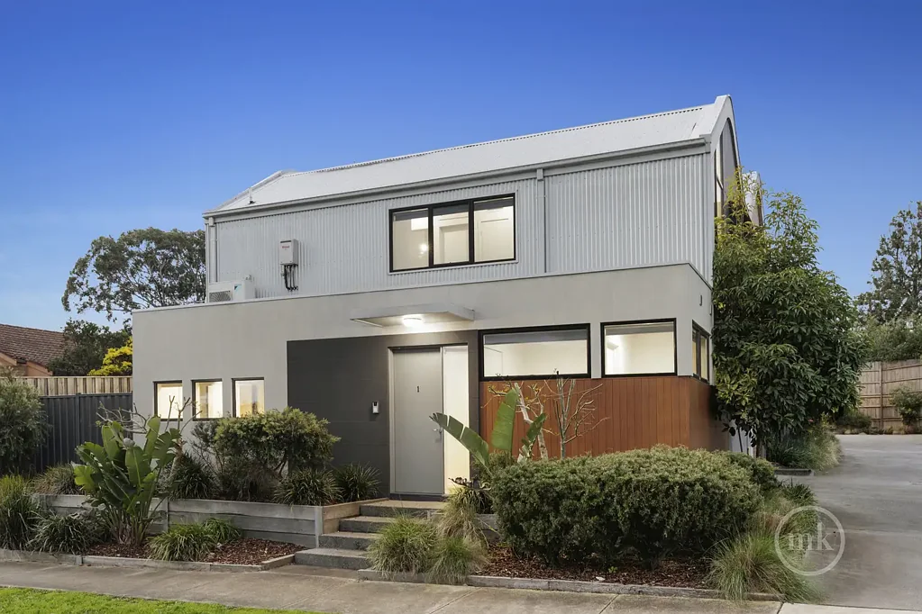 Briar Hill 2房 精品交通便利区域的现代生活 Contemporary Living in a Boutique, Well-Connected Locale