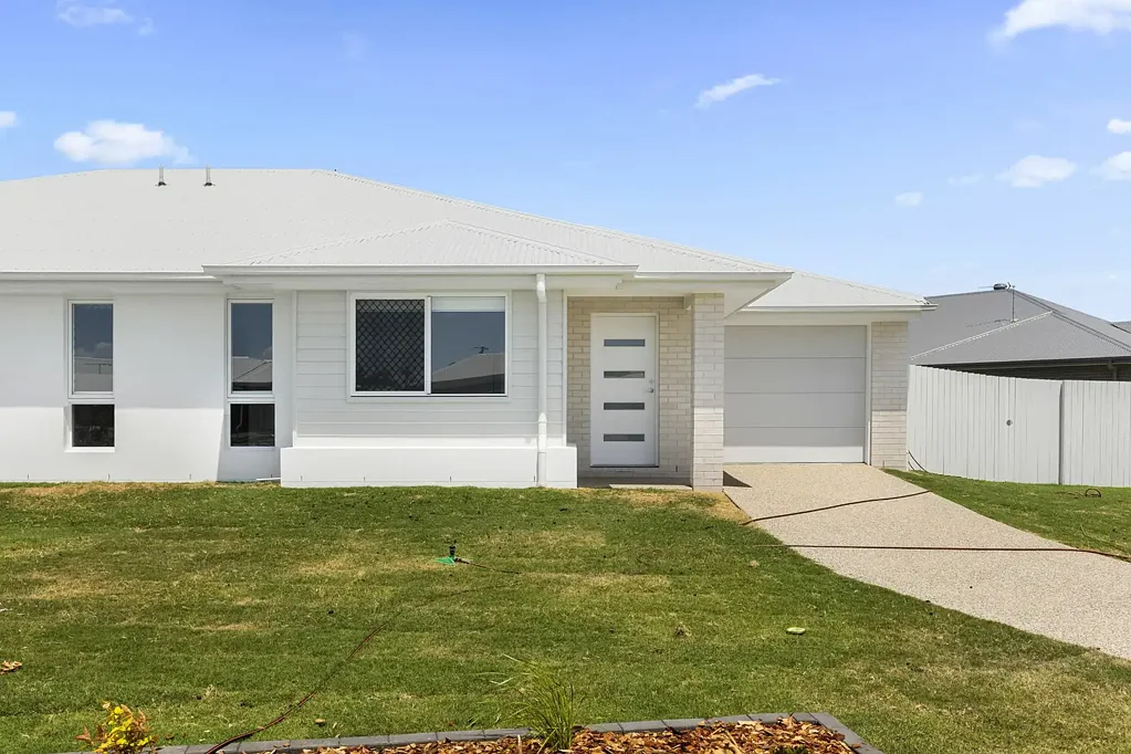 Near-New Contemporary Living in the Heart of Pialba