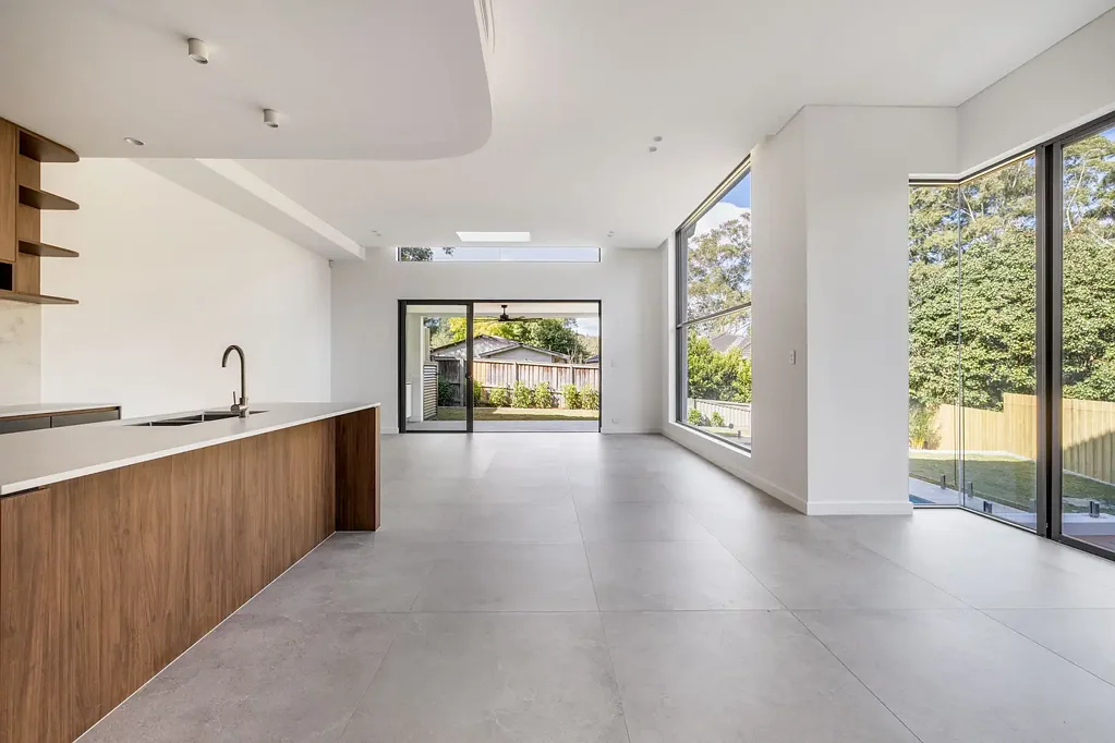 High-end family home & contemporary poolside entertainer