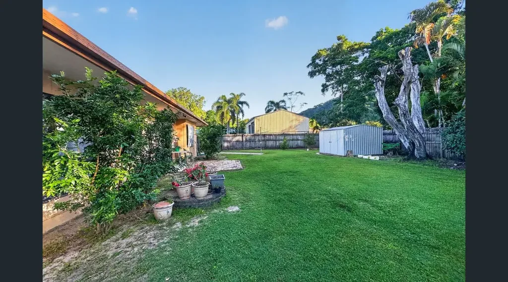 3 bedroom - 1 bathroom - Unfurnished