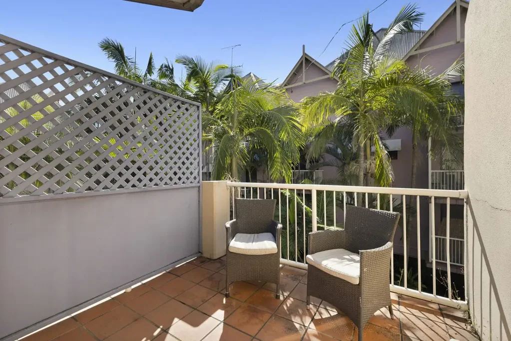 Comfortable Inner-City Living with Pool in Complex