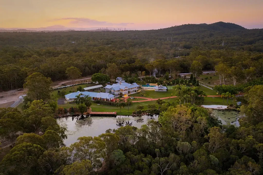 Burbank 11 Slaapkamer Oakridge Lake Estate – Historic Acreage Steeped in Tranquillity and Timeless Grandeur