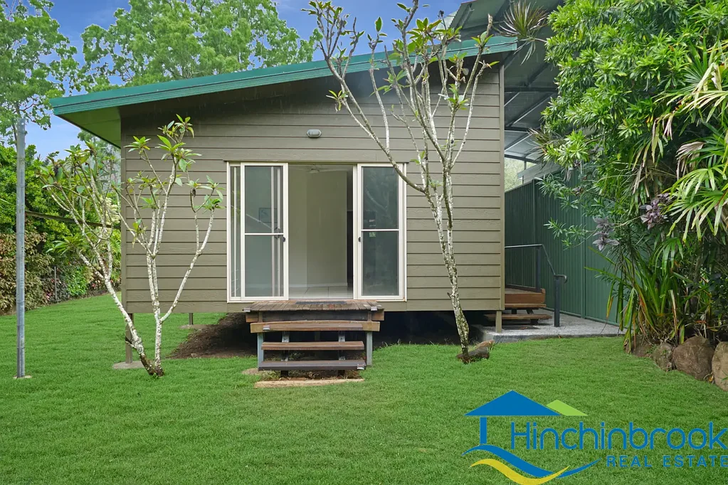 Cabin - Two-bedroom, air conditioned, private outdoor area with creek views