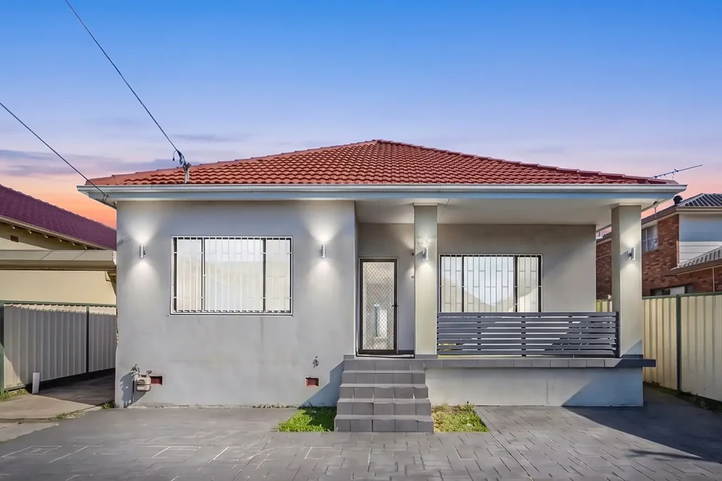 Bankstown 4 Slaapkamer Spacious Full Brick Home in a Convenient Location